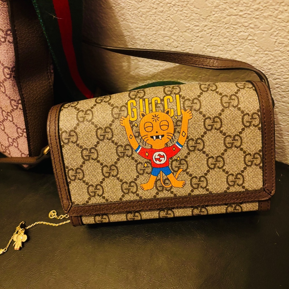 Super RARE 2017 Gucci mini handbag alien crossbody excellent condition
